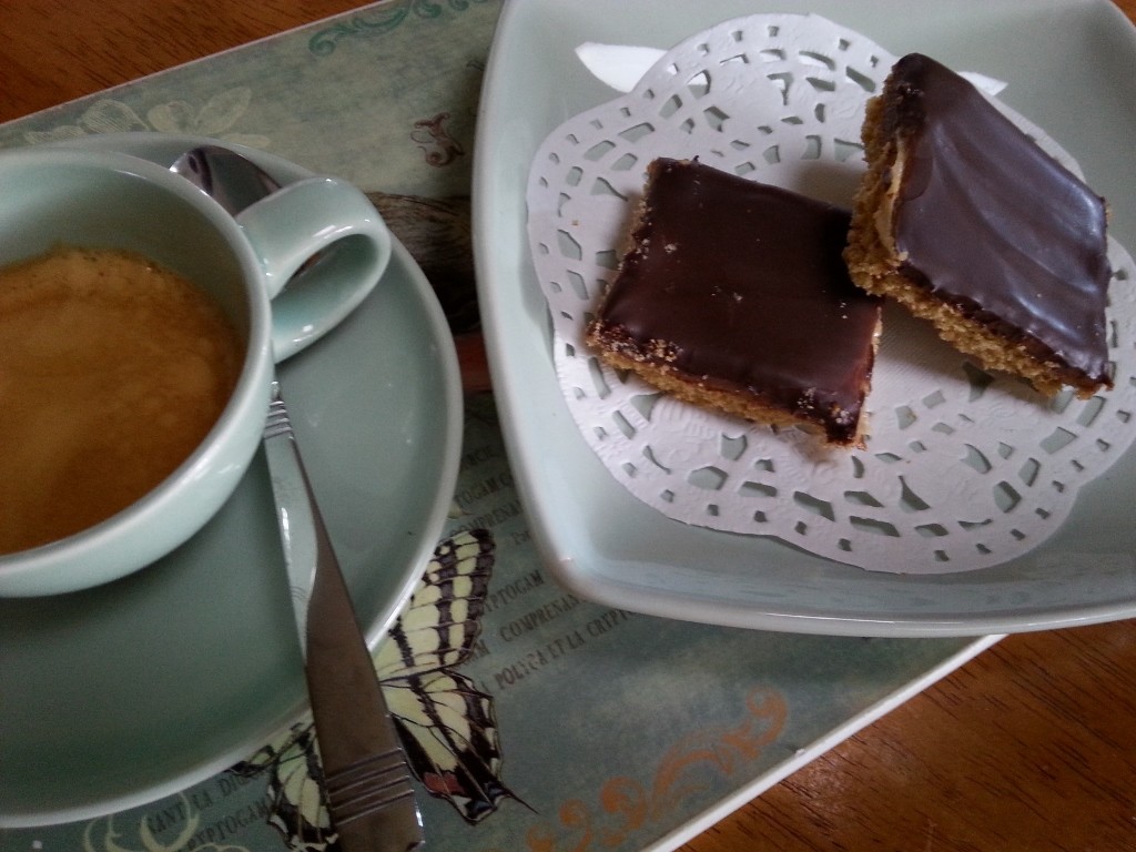 Vegan caramel slice